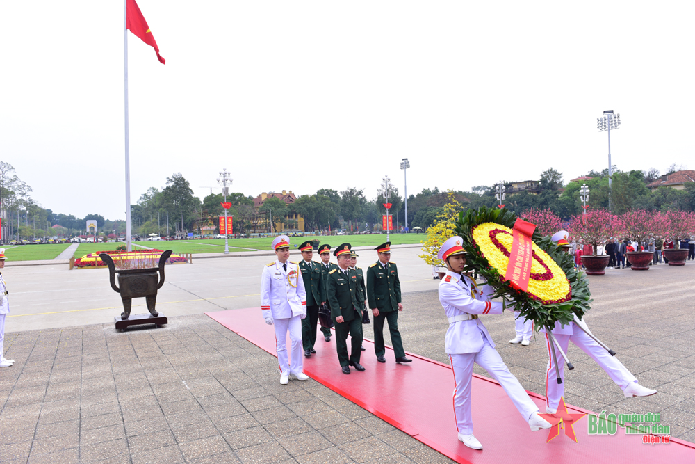 Ban Công đoàn Quốc phòng thăm, tặng quà các đoàn viên công đoàn làm nhiệm vụ trong dịp Tết Nguyên đán
